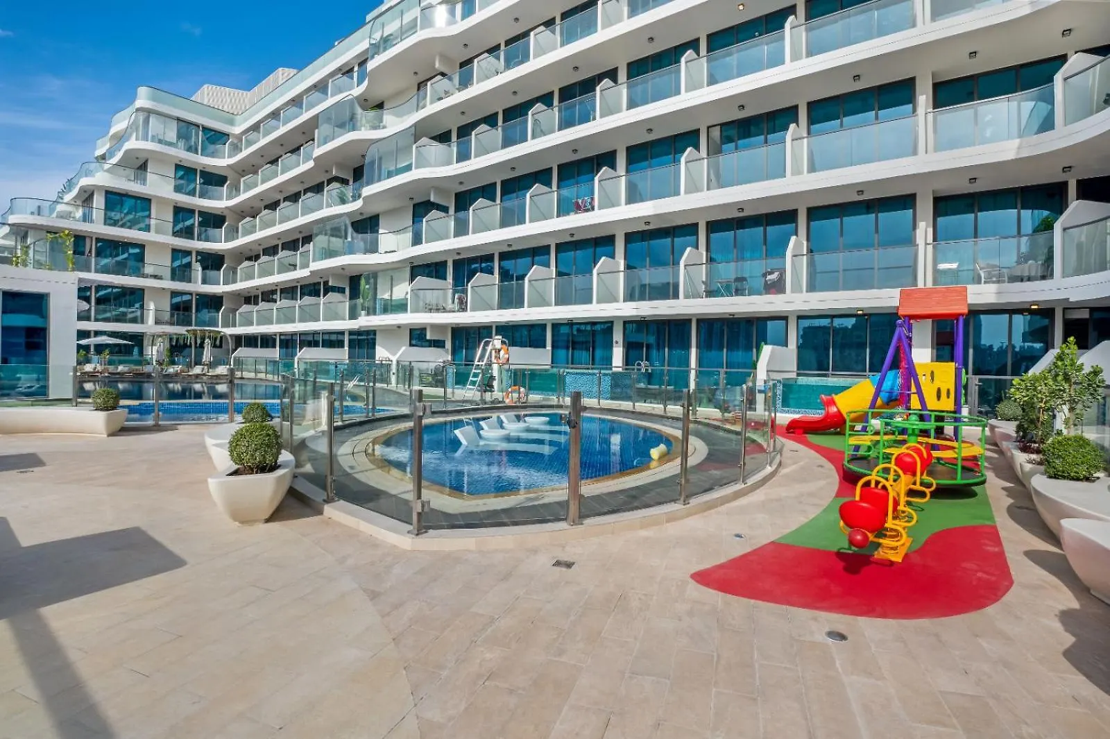 Chic One-Bed Haven W Pool & Gym Heart Of Dubai Apartman