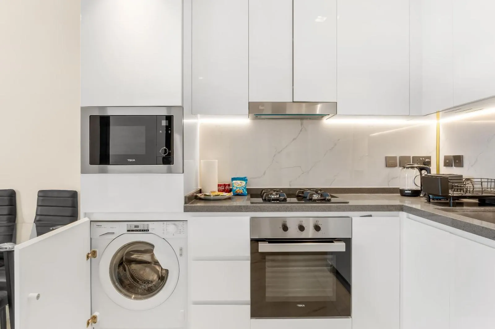 Chic One-Bed Haven W Pool & Gym Heart Of Dubai Apartman