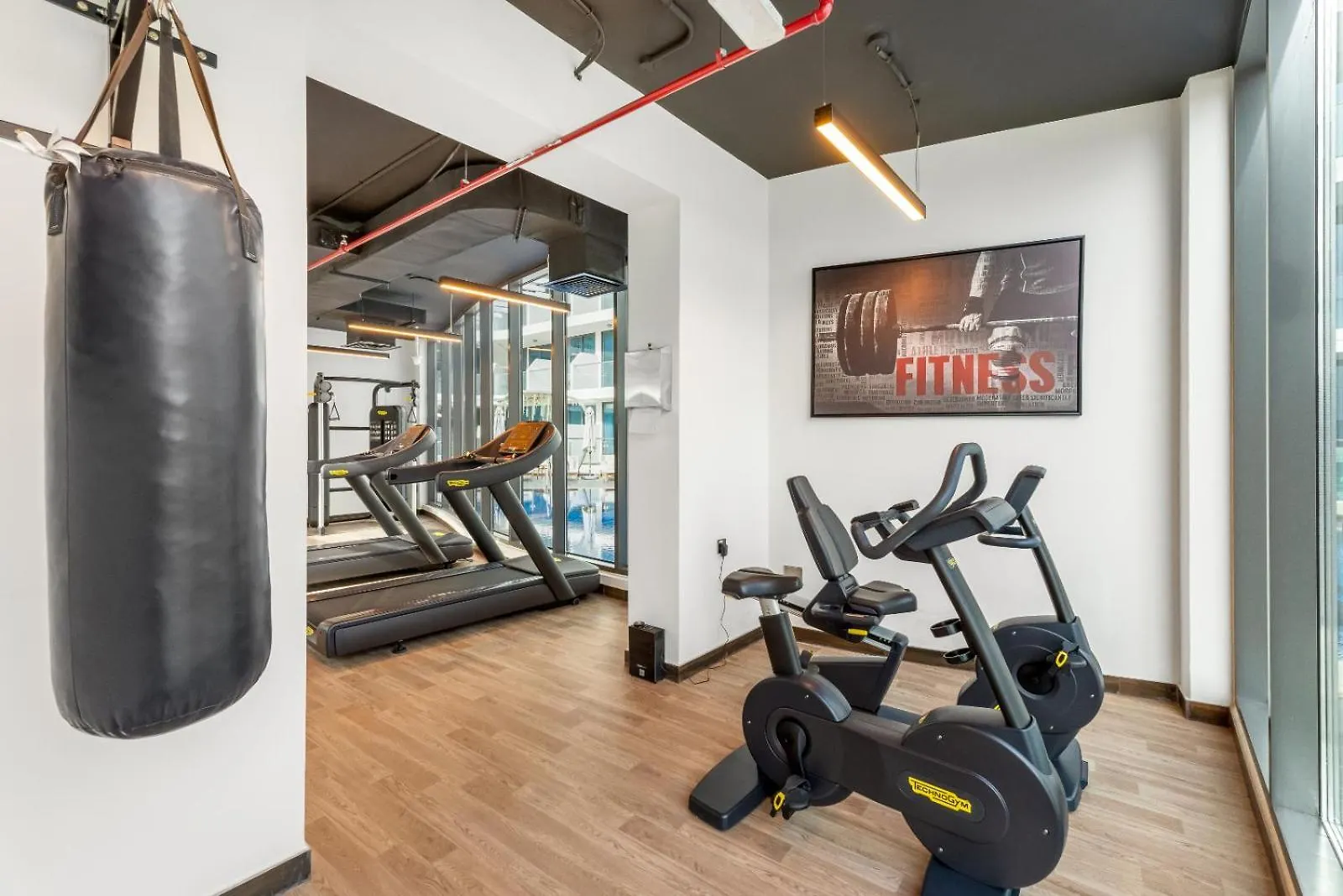 Chic One-Bed Haven W Pool & Gym Heart Of Dubai Apartman